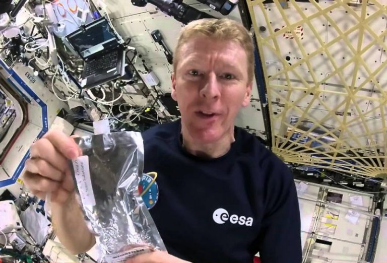 Астронавт рассказал, как приготовить кофе в условиях невесомости (ВИДЕО)