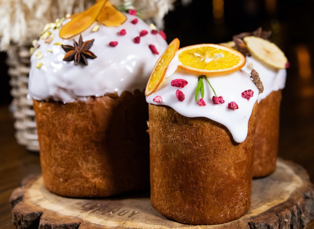 кулич с вишней