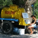 Квас у жовтій бочці