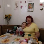 Лариса Постолатій з онучкою