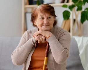 Літня жінка