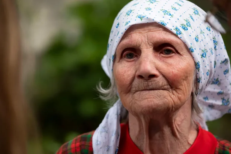 Літня жінка