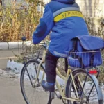 Листоноша на велосипеді