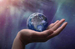 земной шар на ладони