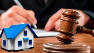 Макет будиночка і суддівська символіка