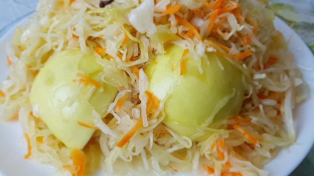 Капуста с яблоками