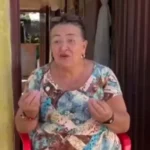 пенсионерка сплетничает