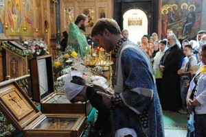 В Харьковские храмы привезут православные святыни