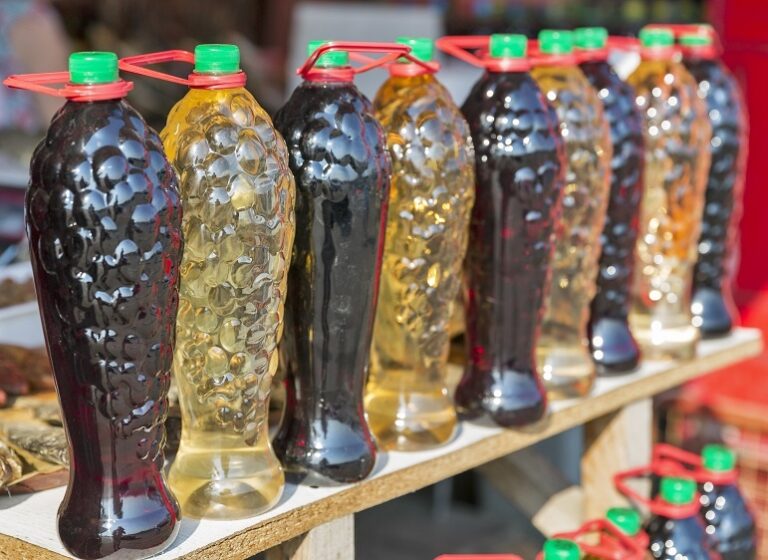 Чи можна зберігати вино у пластикових пляшках?