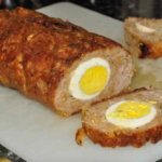мясной рулет с яйцом