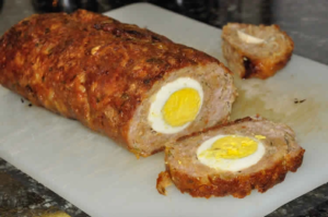мясной рулет с яйцом