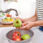 миття яблук