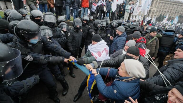 митингующие на майдане