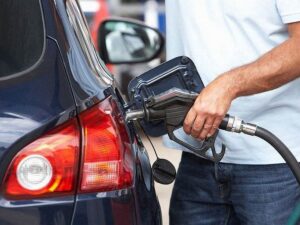 на заправке