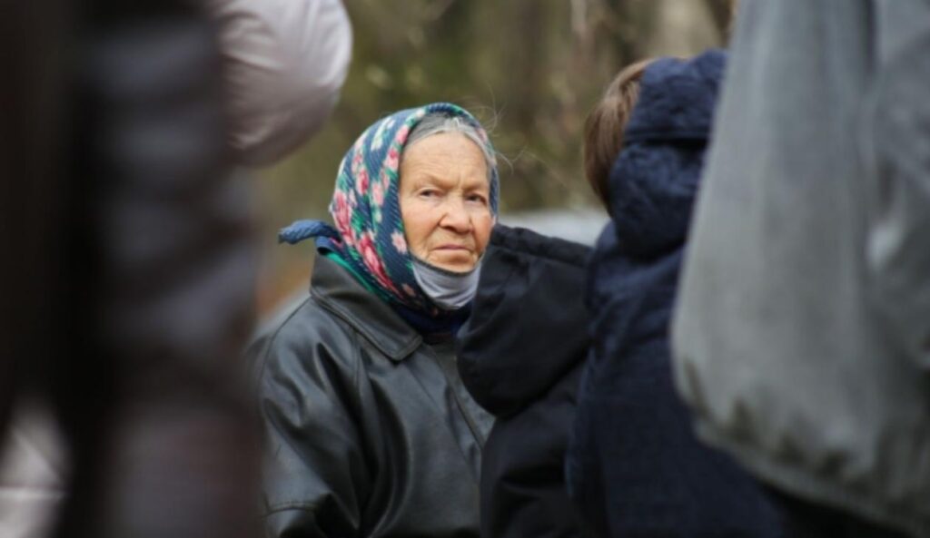 пожилая женщина