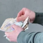 Более 2500 грн до пенсии: кто имеет право на прибавку и как ее оформить в 2026 году