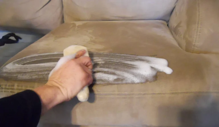 очищення дивану