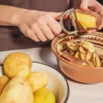 очищення картоплі овочечисткою