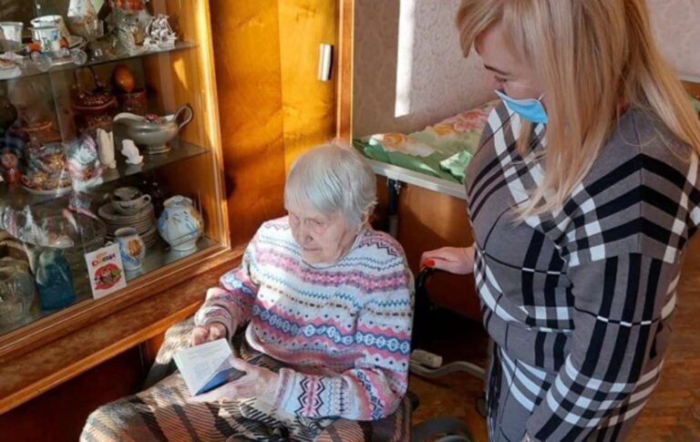 Загранпаспорт в 104 года: одесская долгожительница собирается за рубеж
