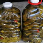 огурцы в бутылях
