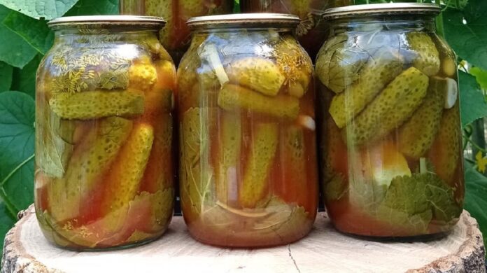 Огірки з кетчупом