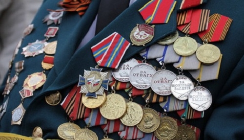 Ордена и медали участников войны: кому предусмотрена надбавка?