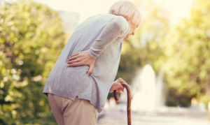 старик с палочкой