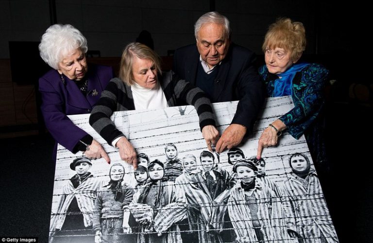 Узники Освенцима посещают лагерь на 70-ю годовщину освобождения
