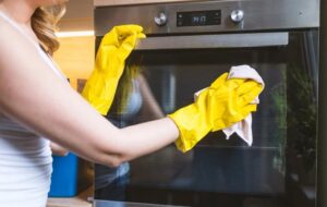 отмыть стекло духовки