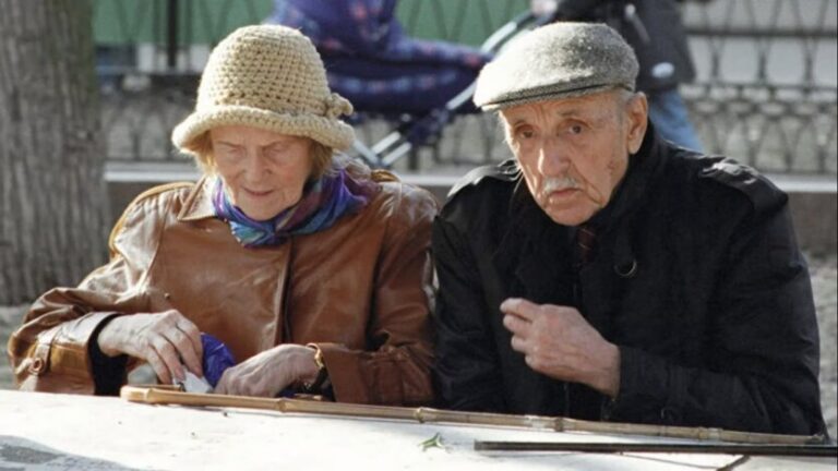 Пенсии в Украине: в каких областях пенсионеры получают самые высокие и самые низкие выплаты