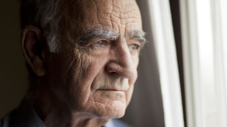 Пенсионерам в возрасте 70+ увеличат минимальную пенсию