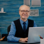 пенсионер работает
