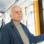 пенсіонер в транспорті
