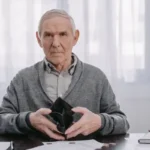 Пенсіонер з гаманцем