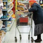 пенсионерка в магазине
