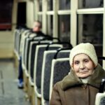 Пенсіонерка в тролейбусі