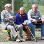 Пенсіонери на лавці