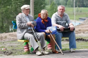 Пенсіонери на лавці