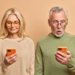 пенсіонери з мобільними