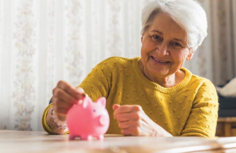 Пенсии в Украине: стало известно, кто из пенсионеров с декабря будет получать на 200 гривен больше