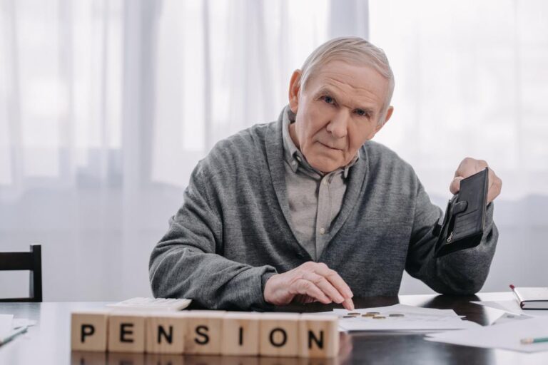 Українцям виплачуватимуть пенсії з благодійних внесків: як це відбуватиметься