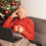 Пенсіонер біля ялинки