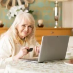 пенсіонерка з карткою