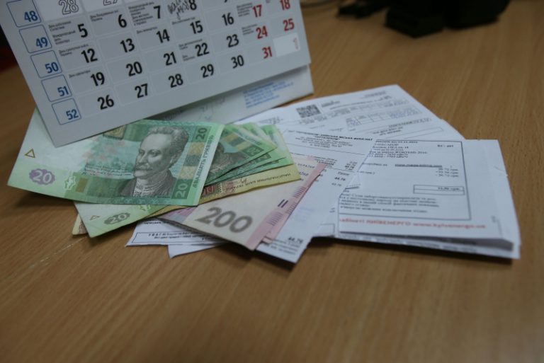 Украинцы начали погашать коммунальные долги