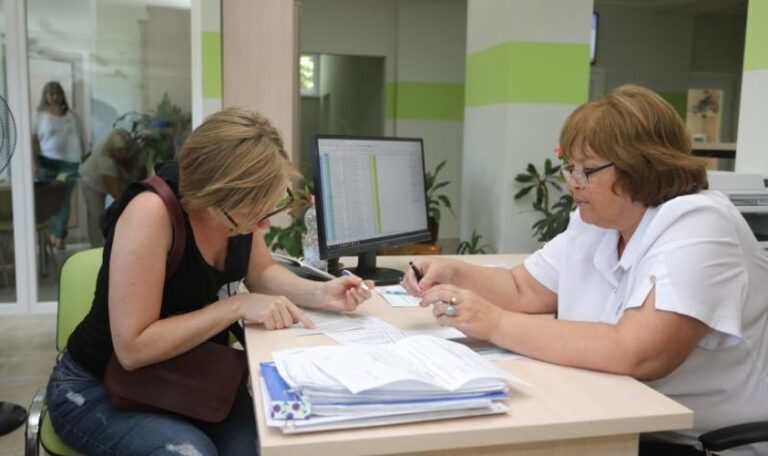 Кому і коли в Україні перераховують пенсії?
