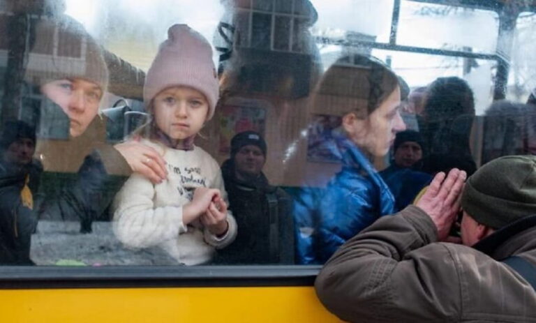 люди в транспорте