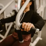 силові тренажери