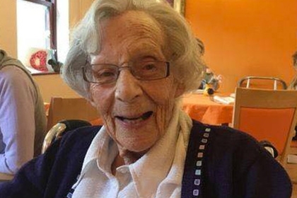 104-летняя жительница Великобритании попросила, чтобы ее арестовали