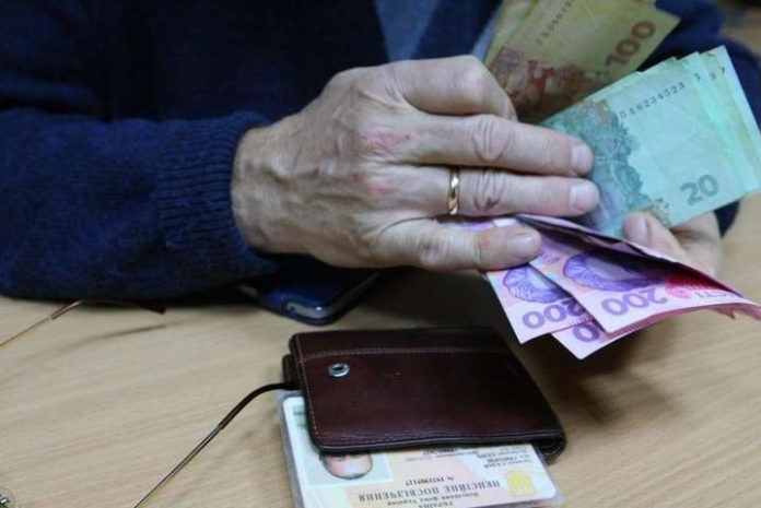 Почему не дают украинскую пенсию?
