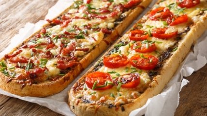 Три смачні рецепти: домашні пампушки, печінкові оладки та швидка піца